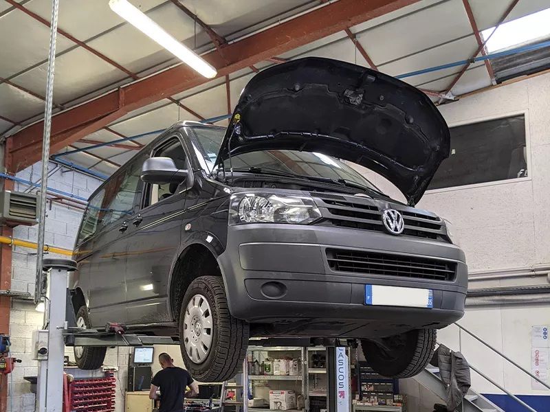 Entretien auto dans le garage AVM Autos à Rennes